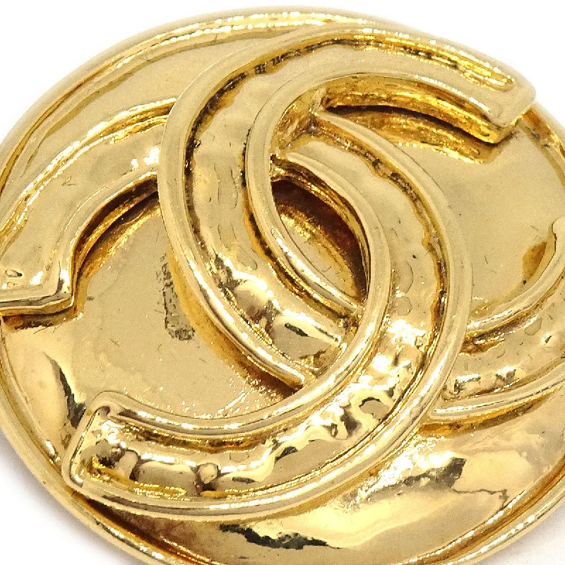 CHANEL earrings with classic detailing -CHANEL 1994 CC Round Brooch Pin Gold Small