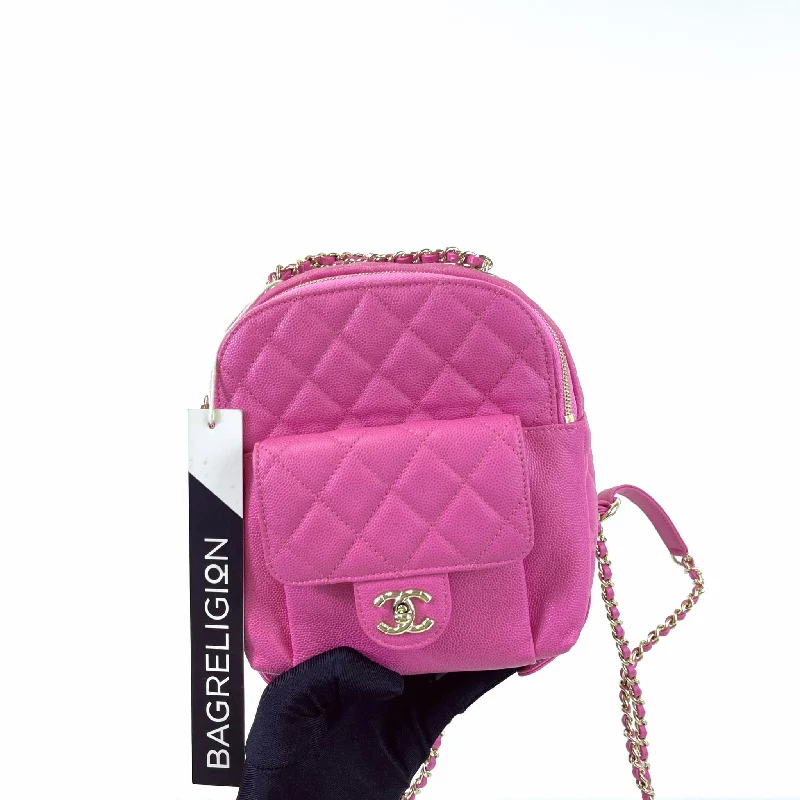 CHANEL flap bag in red leather -Small CC Day Backpack Caviar Pink GHW