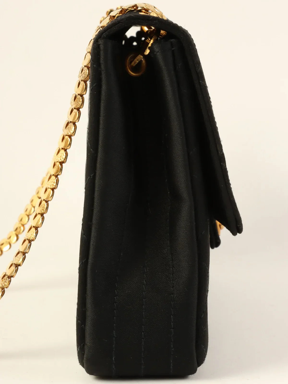 Luxury CHANEL bags for women -CHANEL Around 1985〜1990 Made Silk Satin Circle Turn-Lock Chain Bag Black