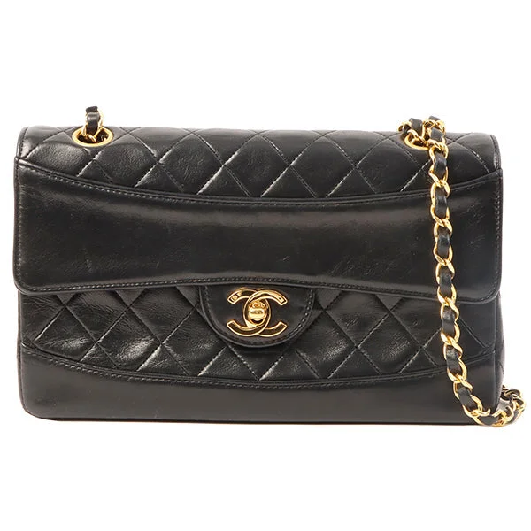 CHANEL quilted leather bag -Chanel Around 1990 Made Design Flap Turn-Lock Chain Bag With Pouch Black