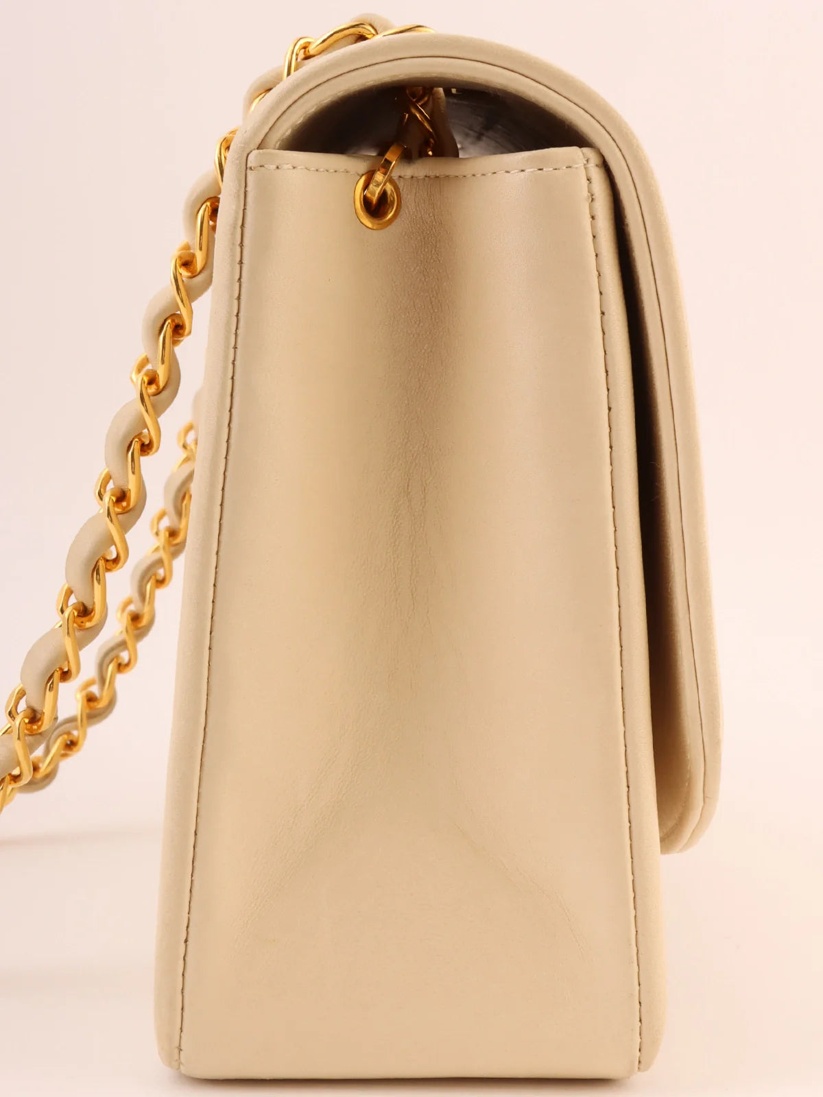 New arrivals of CHANEL bags -CHANEL Around 1992 Made Diana Flap Chain Bag 25Cm Ivory