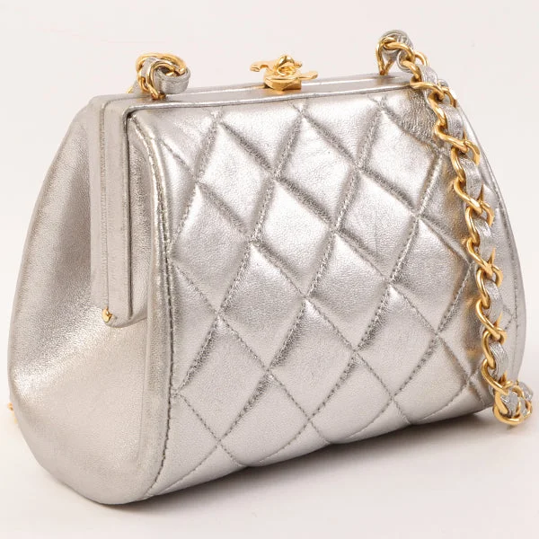 CHANEL bags with customized features -Chanel Around 1997 Made Turn-Lock Metal Clasp Chain Bag Silver