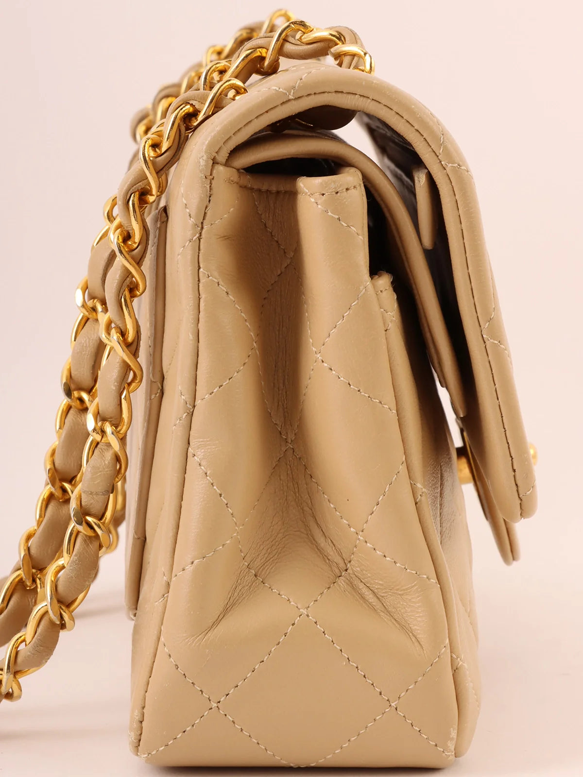 Elegant CHANEL bags for elegant women -CHANEL Around 2010 Made Classic Flap Chain Bag 23Cm Beige