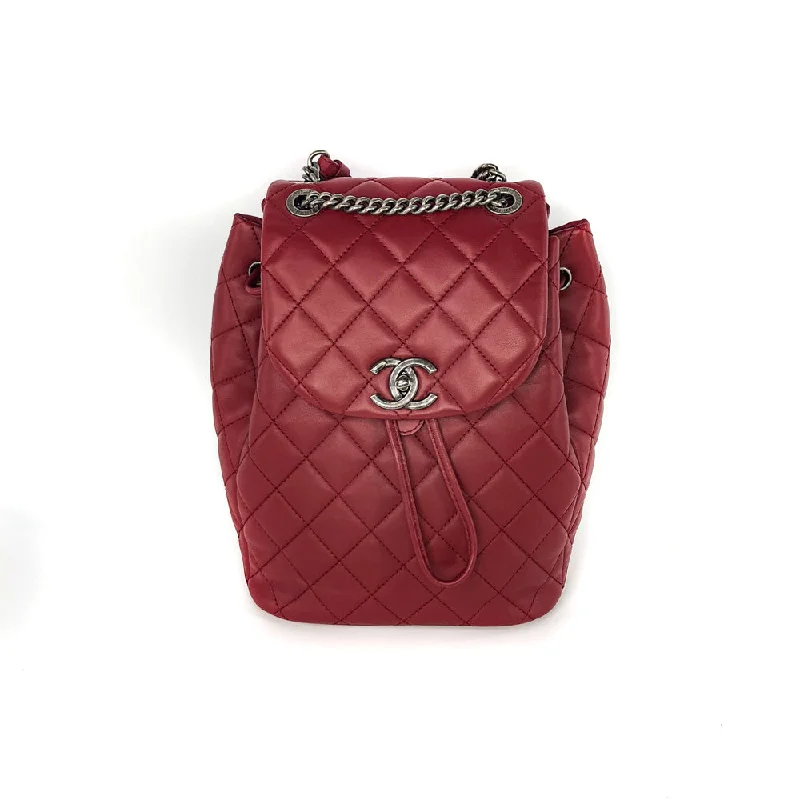 CHANEL bags with chain details -Quilted Backpack in Deep Red