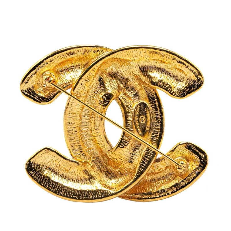 Designer CHANEL watches for luxury lovers -CHANEL Logo CC Brooch